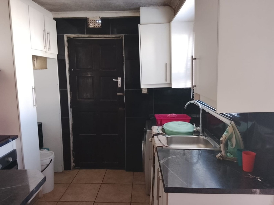  Bedroom Property for Sale in Harare Western Cape